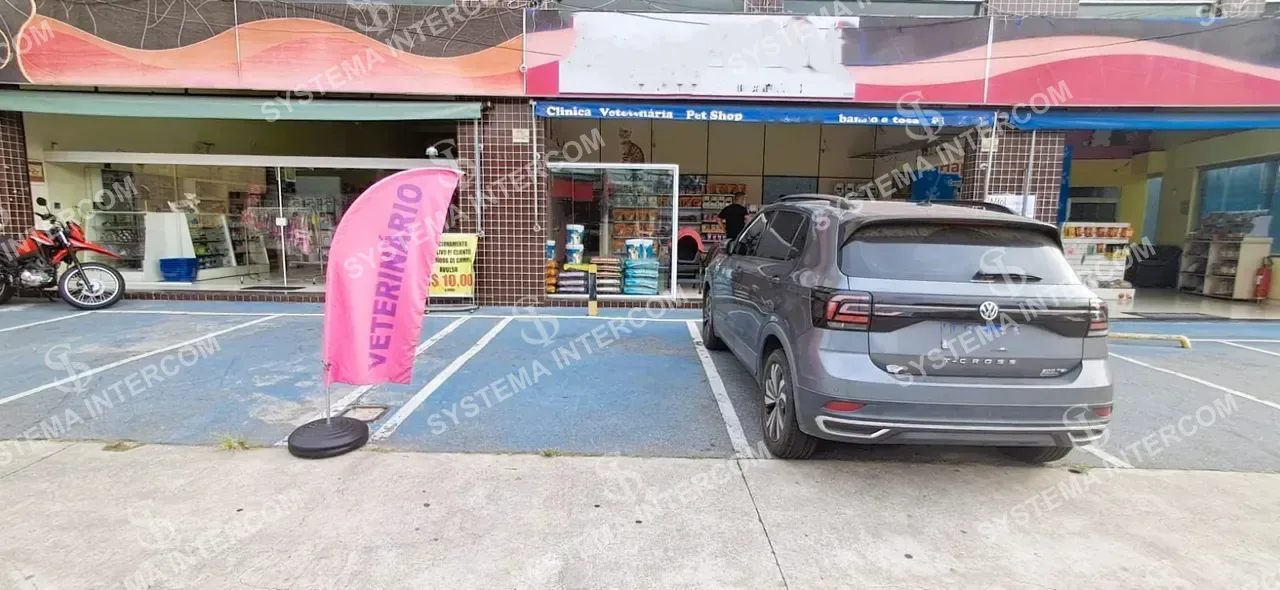 Pet shop com estacionamento na porta para 7 carros na Zona Leste