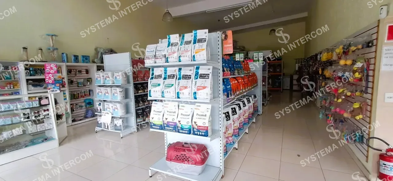 Pet shop com estacionamento na porta para 7 carros na Zona Leste