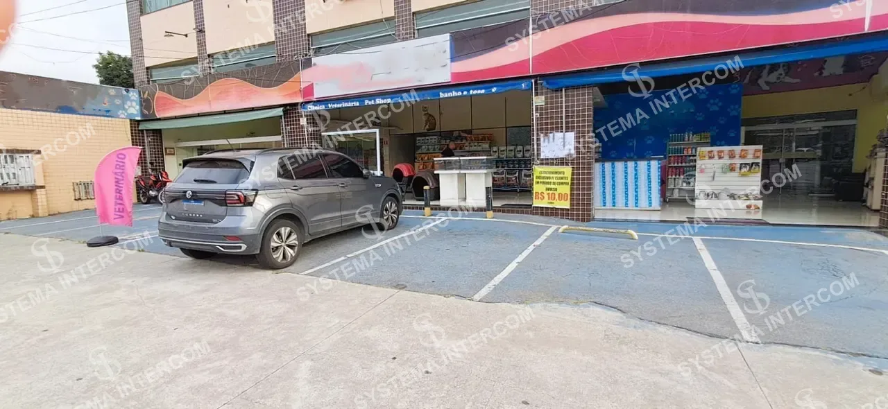 Pet shop com estacionamento na porta para 7 carros na Zona Leste