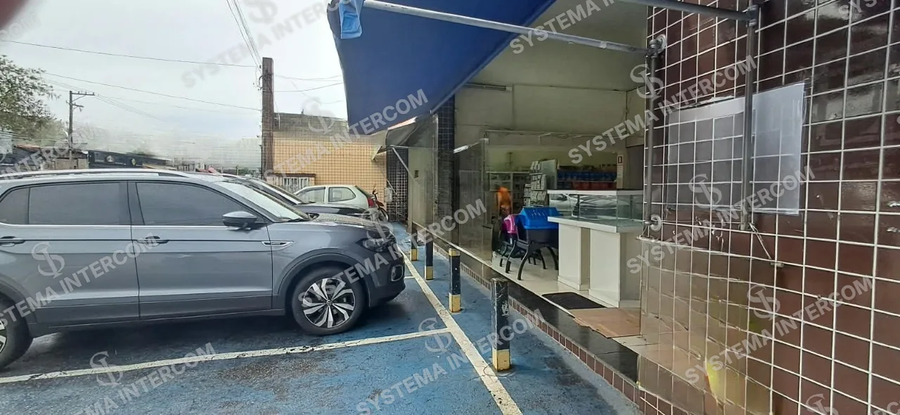 Pet shop com estacionamento na porta para 7 carros na Zona Leste