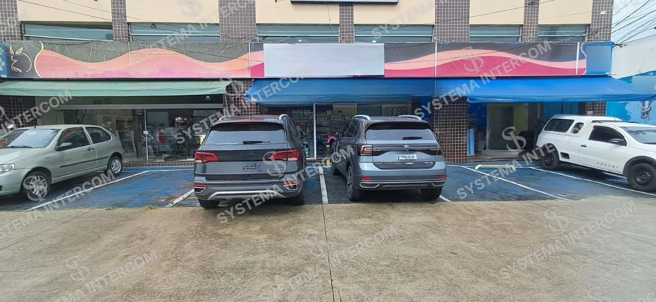 Pet shop com estacionamento na porta para 7 carros na Zona Leste