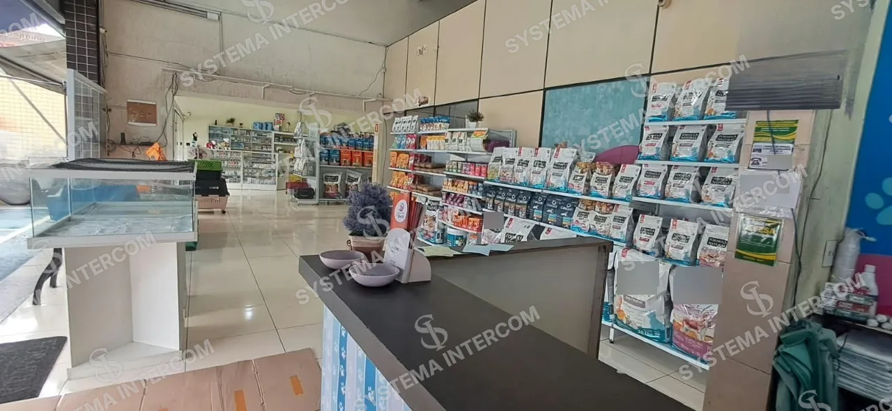 Pet shop com estacionamento na porta para 7 carros na Zona Leste