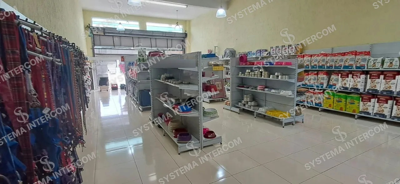 Pet shop com estacionamento na porta para 7 carros na Zona Leste