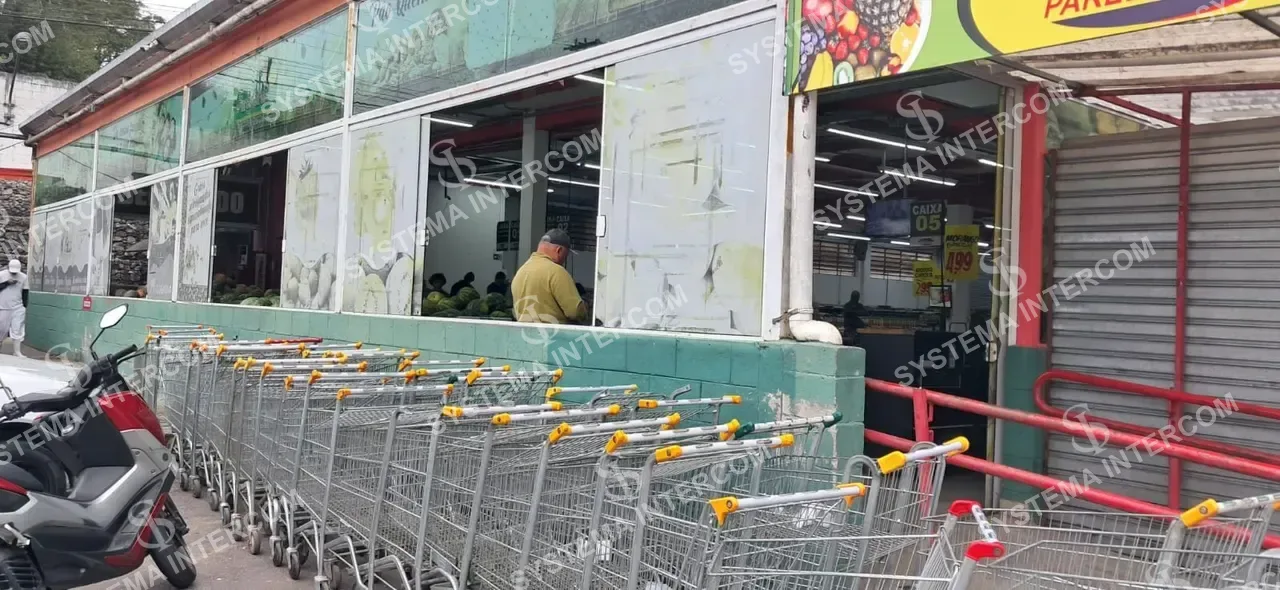 Hortifruti com estacionamento para 100 carros na Zona Sul