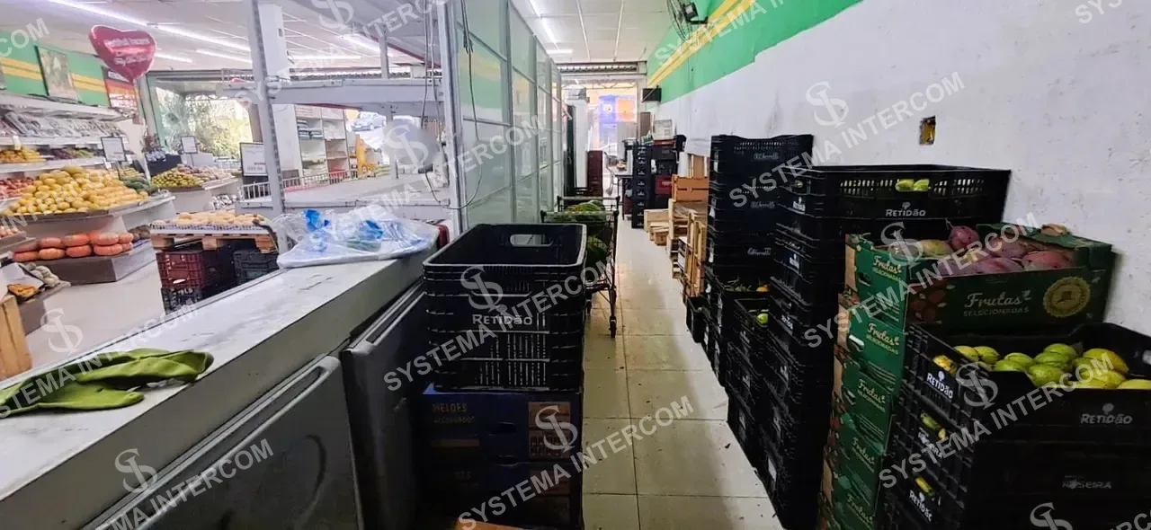 Hortifruti bem localizado de esquina na Zona Leste
