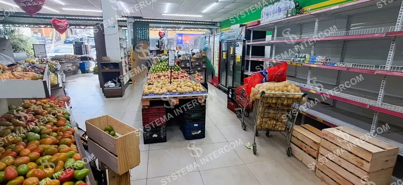 Hortifruti bem localizado de esquina na Zona Leste