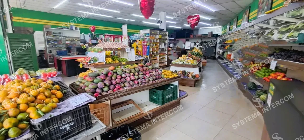 Hortifruti bem localizado de esquina na Zona Leste