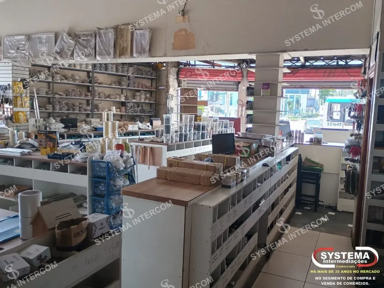 Loja de Ferragens e Madeira de esquina em Itaquaquecetuba