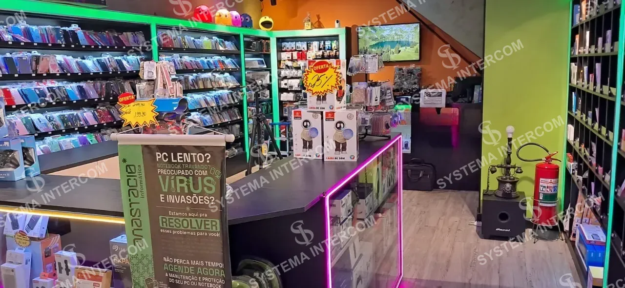 Loja de celular confinada em grande shopping