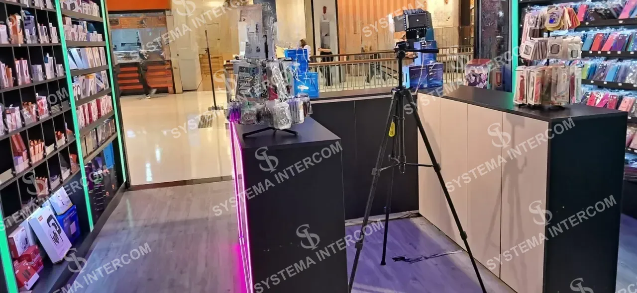 Loja de celular confinada em grande shopping