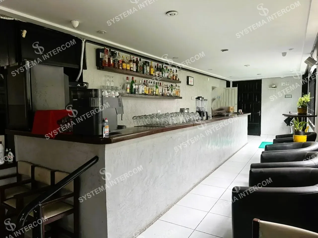 Pizzaria de esquina com o Predio na Zona Leste