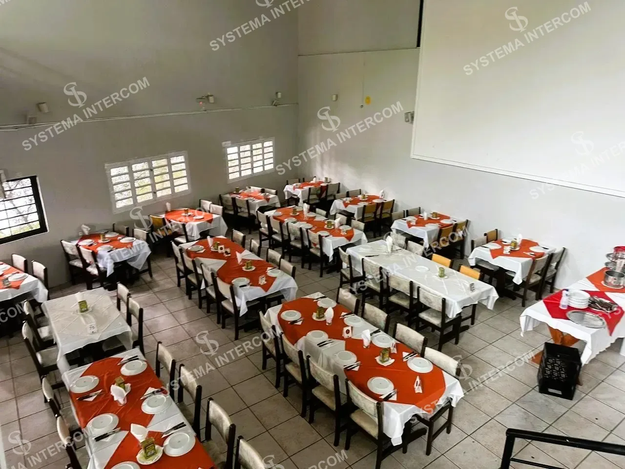 Pizzaria de esquina com o Predio na Zona Leste