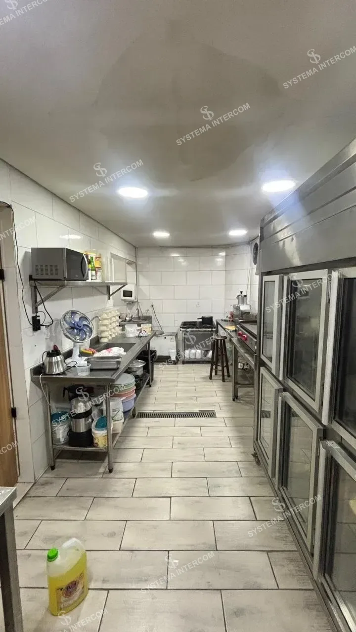 Pizzaria com salão, otimas instalações