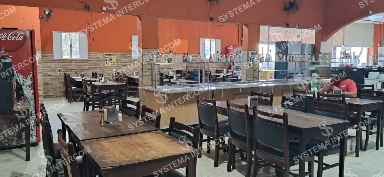 Restaurante de esquina com estacionamento em Guarulhos