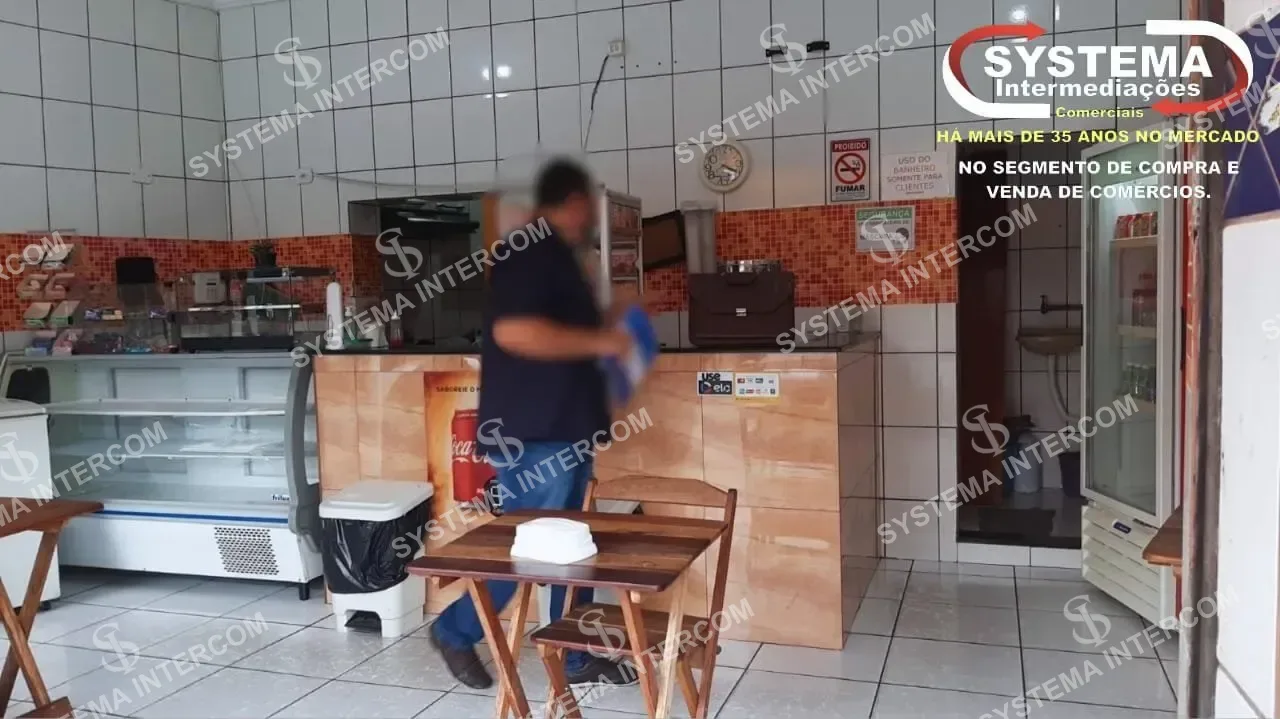 Lanchonete bem localizada na Zona Leste