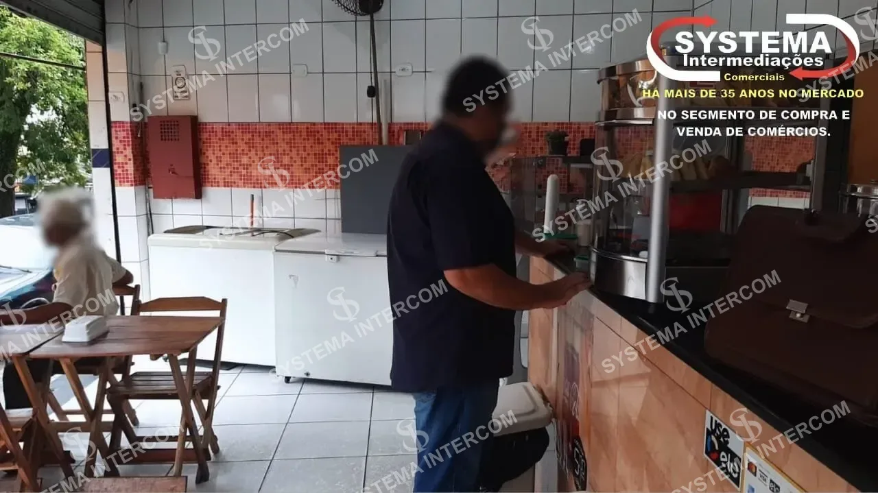 Lanchonete bem localizada na Zona Leste