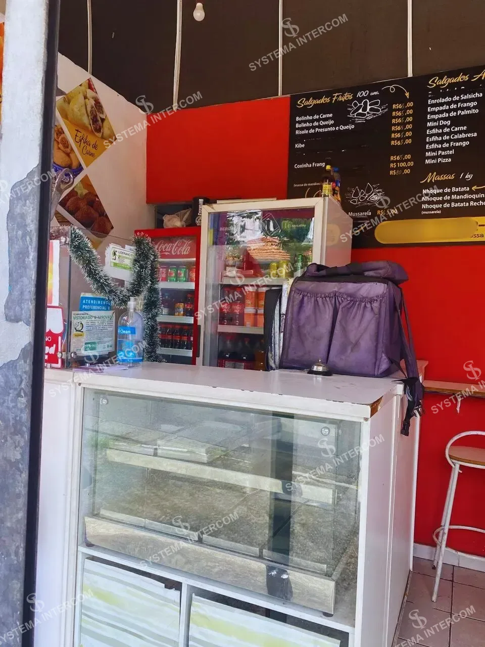 Loja de salgados de esquina na região da Zona Norte