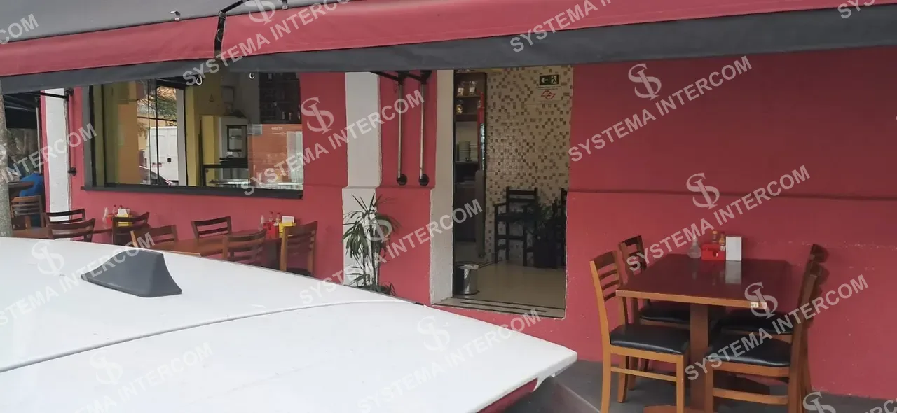 Bar e esfiharia de esquina na Zona Leste
