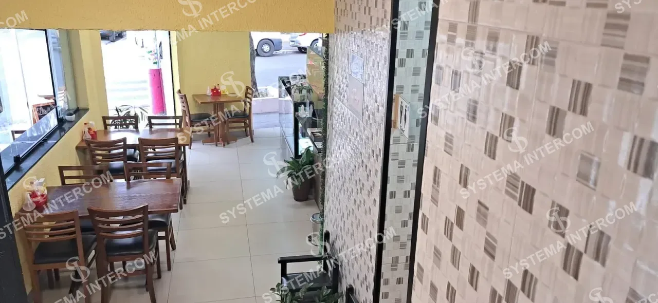 Bar e esfiharia de esquina na Zona Leste