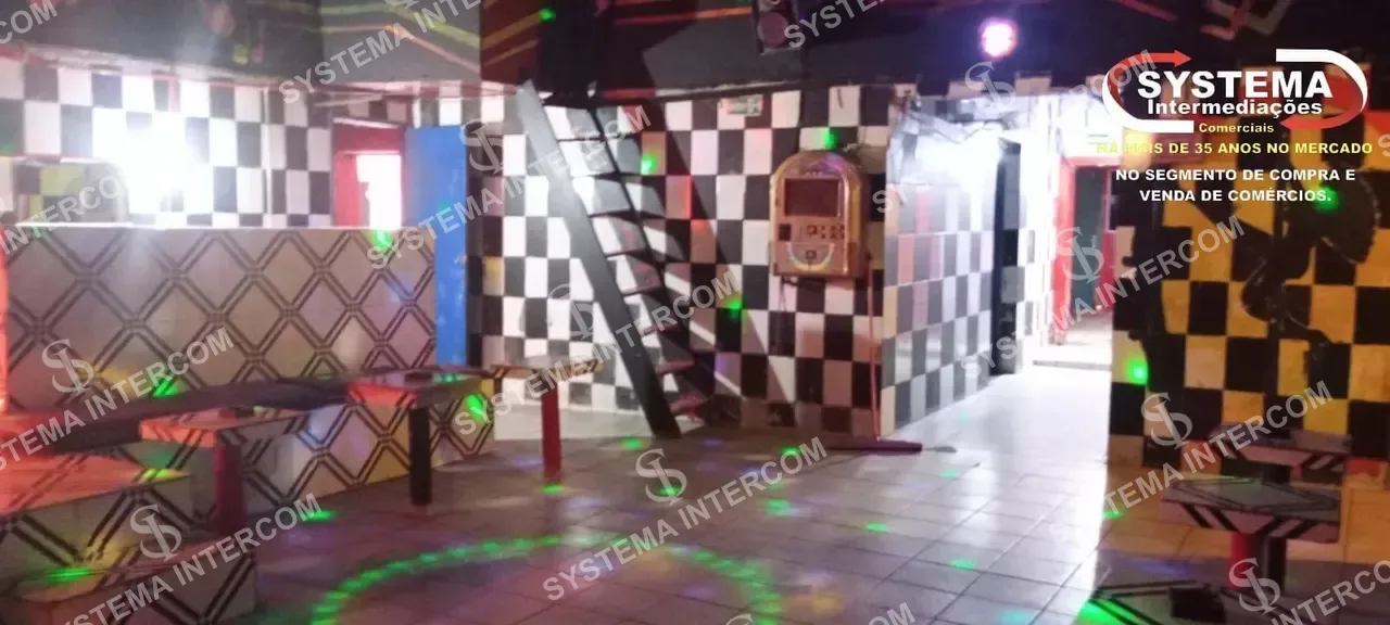 Boate Casa Noturna de esquina na Zona Leste