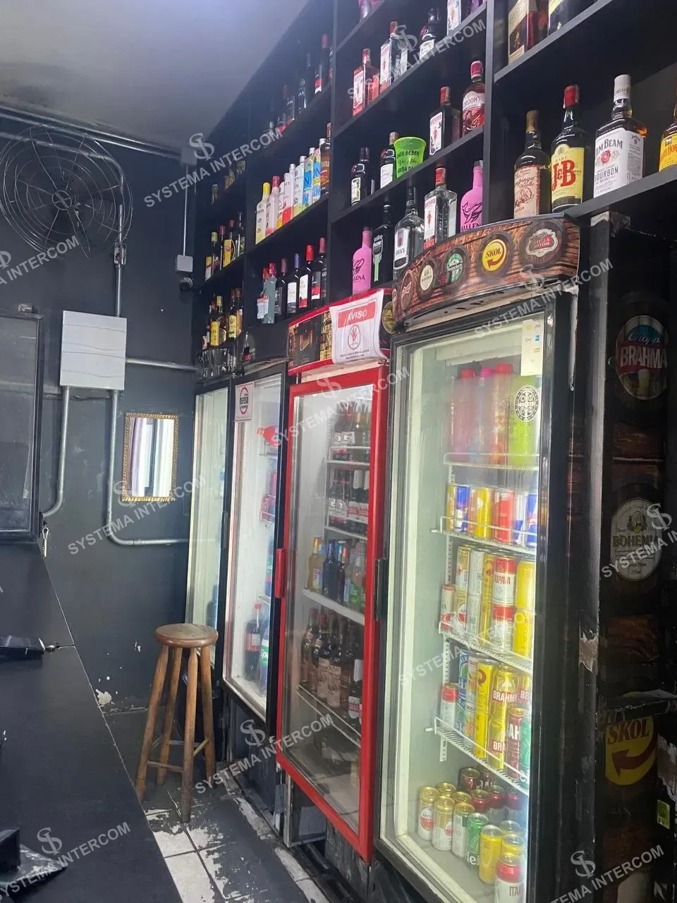Adega bem localizada de esquina na Zona Leste