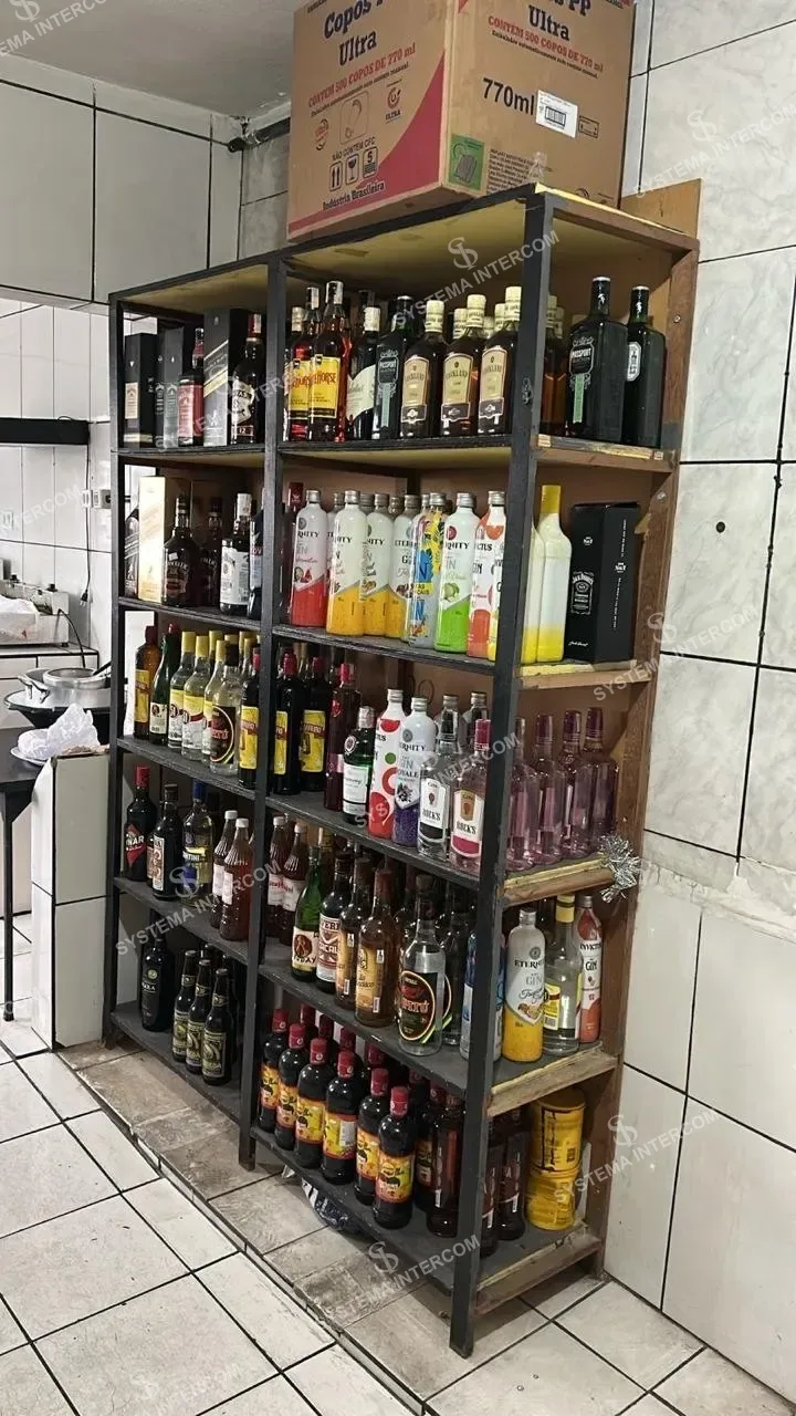 Adega bem localizada de esquina na Zona Leste
