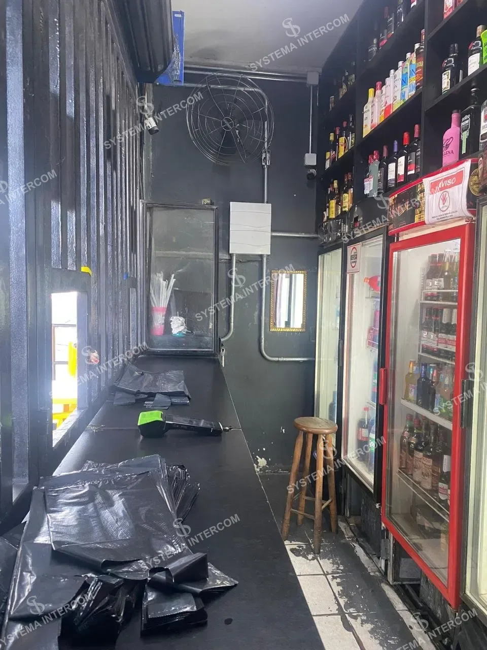 Adega bem localizada de esquina na Zona Leste
