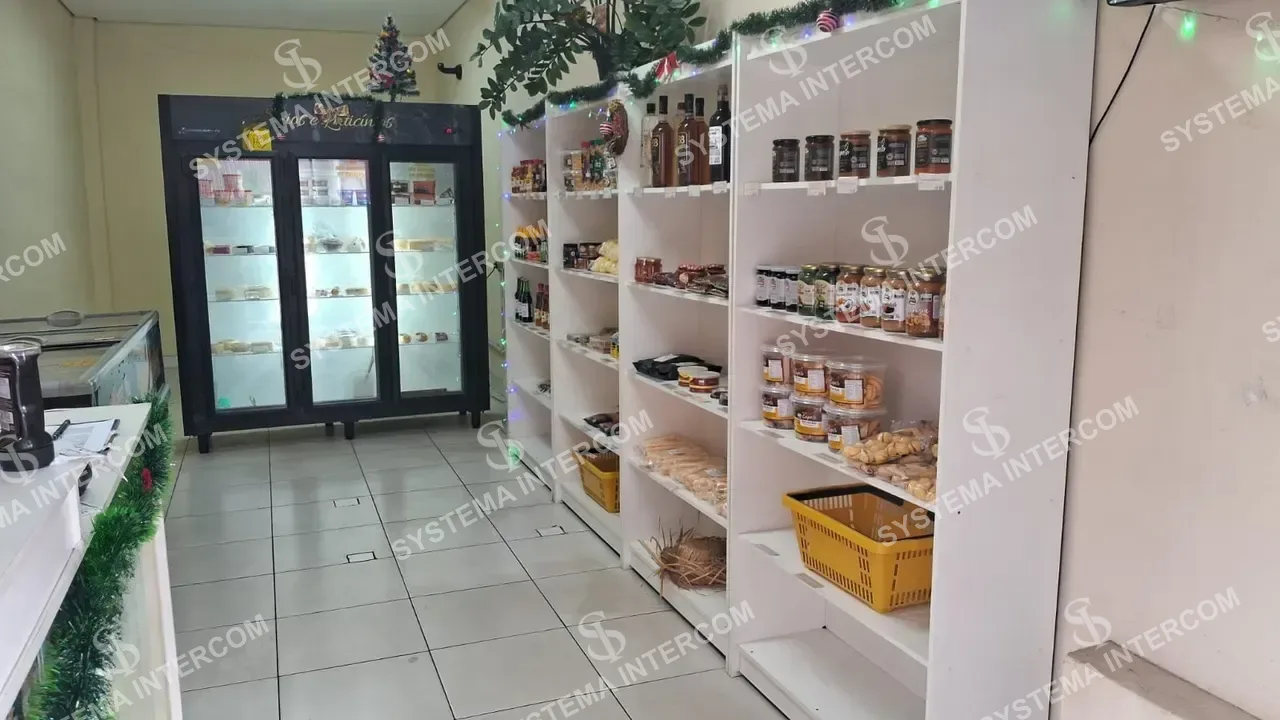 Comercio de queijos e pães de queijo congelados