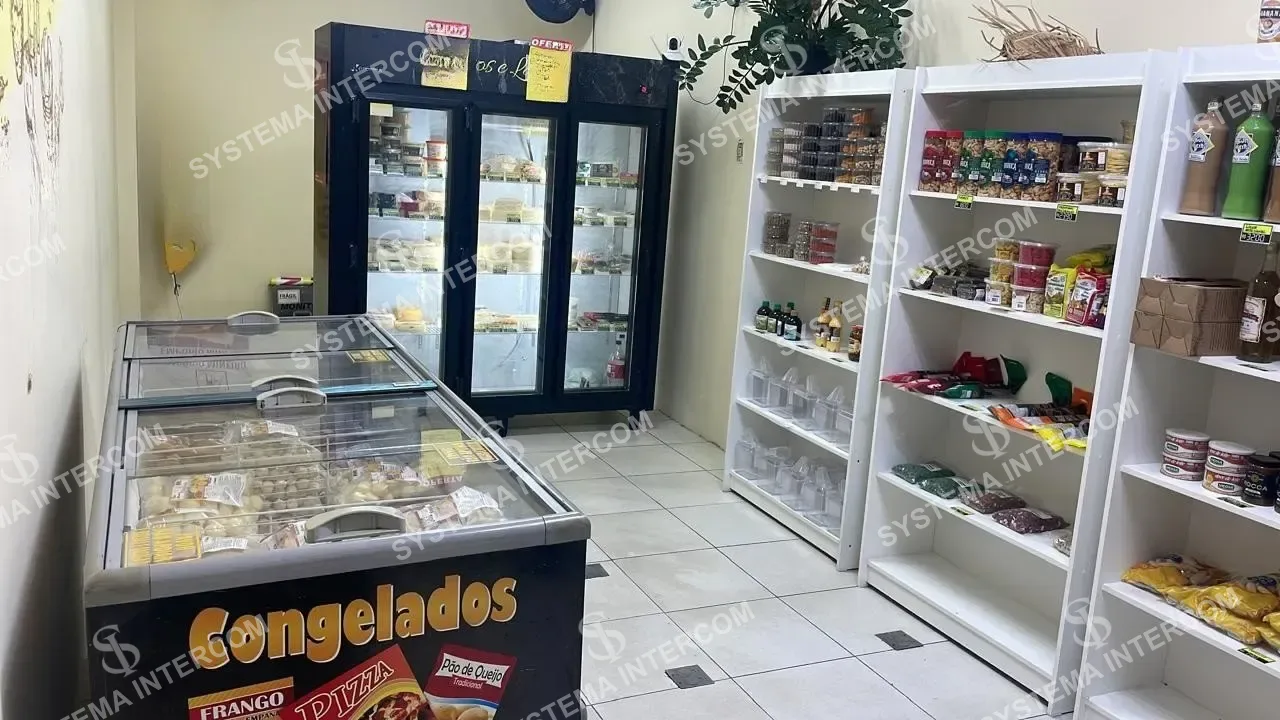 Comercio de queijos e pães de queijo congelados