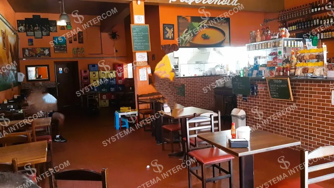 Restaurante e casa do norte de esquina em Guarulhos