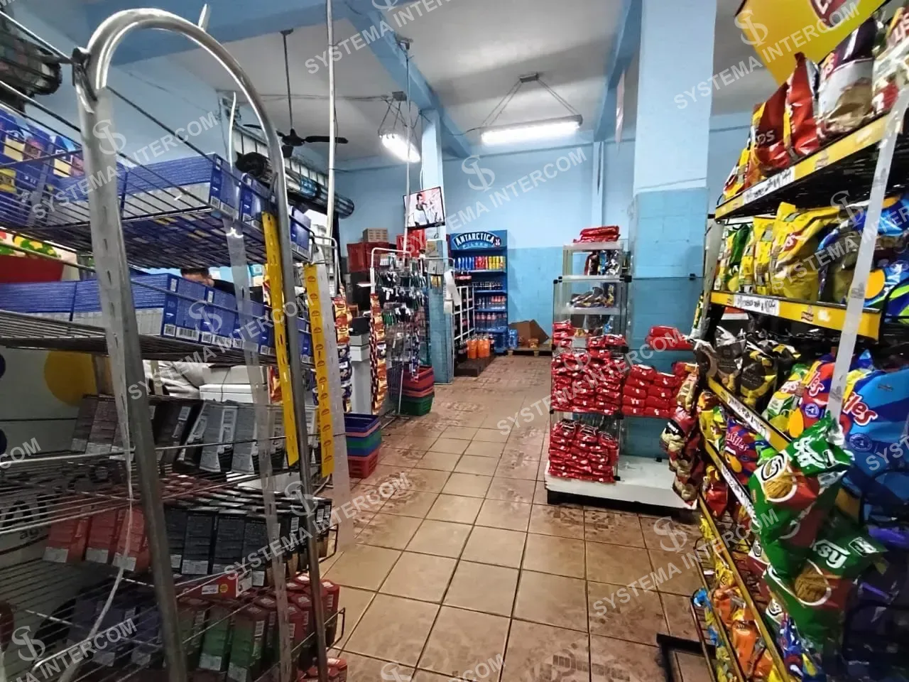 Mercadinho bem localizado na Zona Leste
