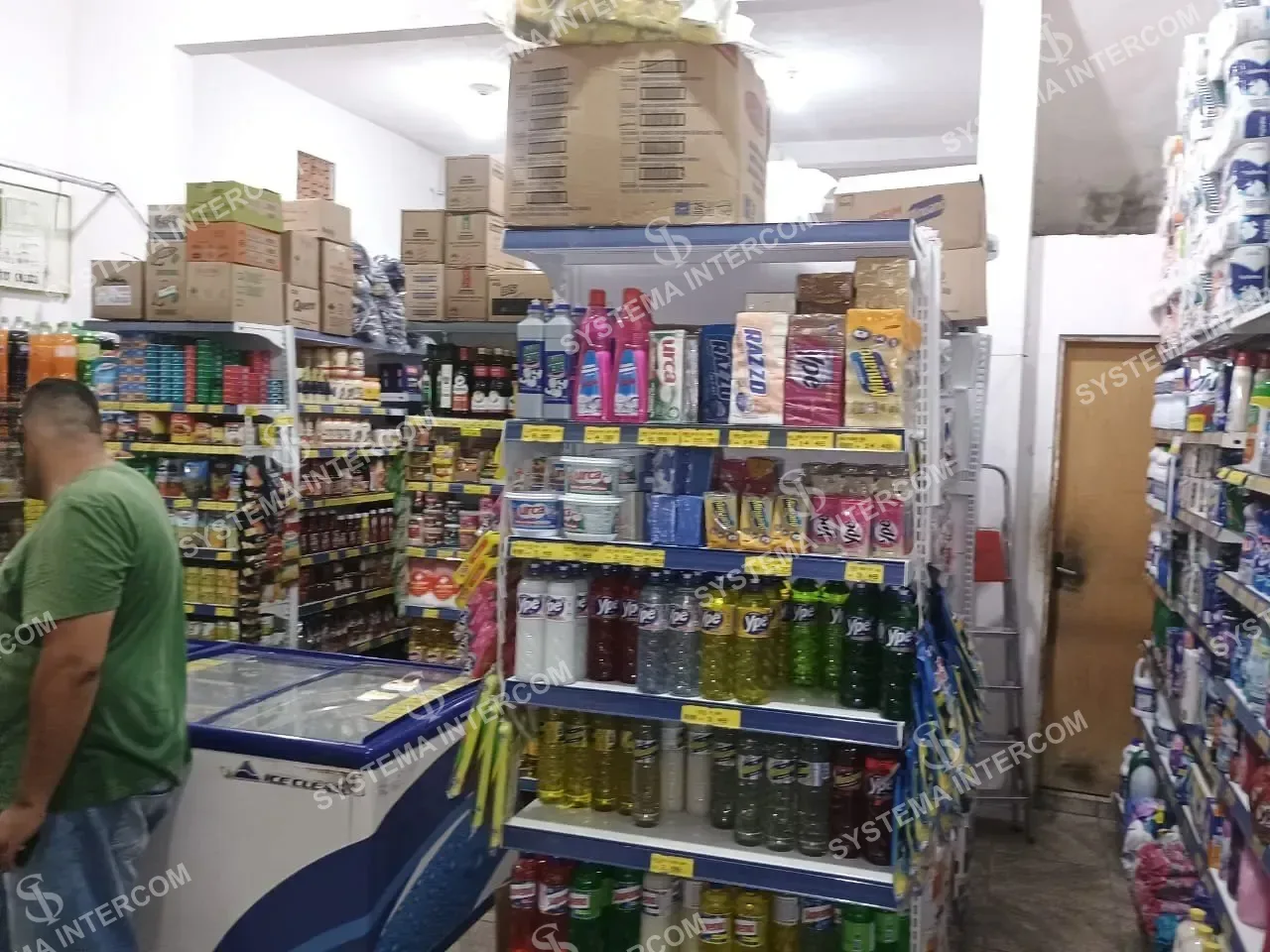 Mercado em comunidade na Zona Leste de SP