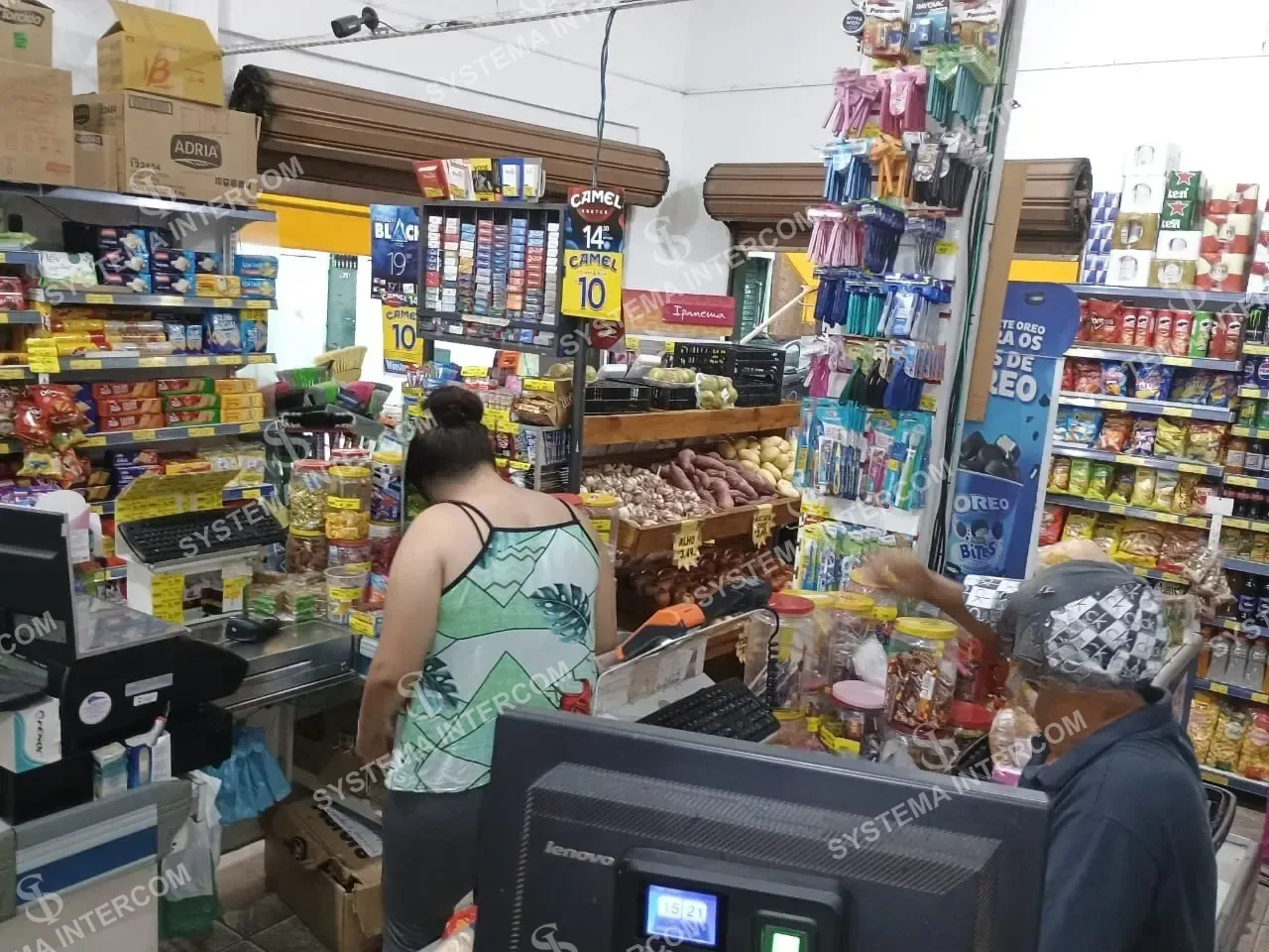 Mercado em comunidade na Zona Leste de SP
