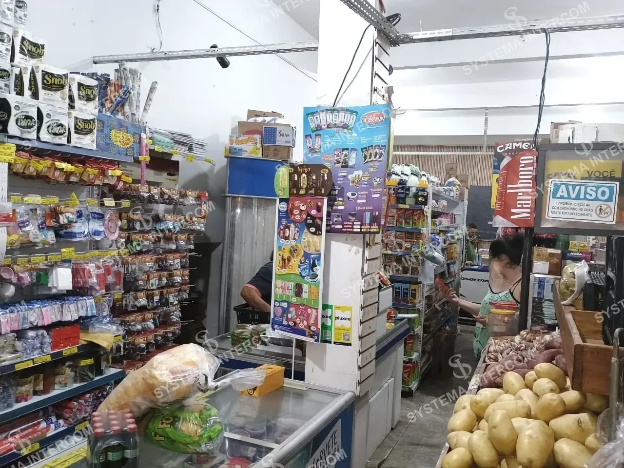 Mercado em comunidade na Zona Leste de SP