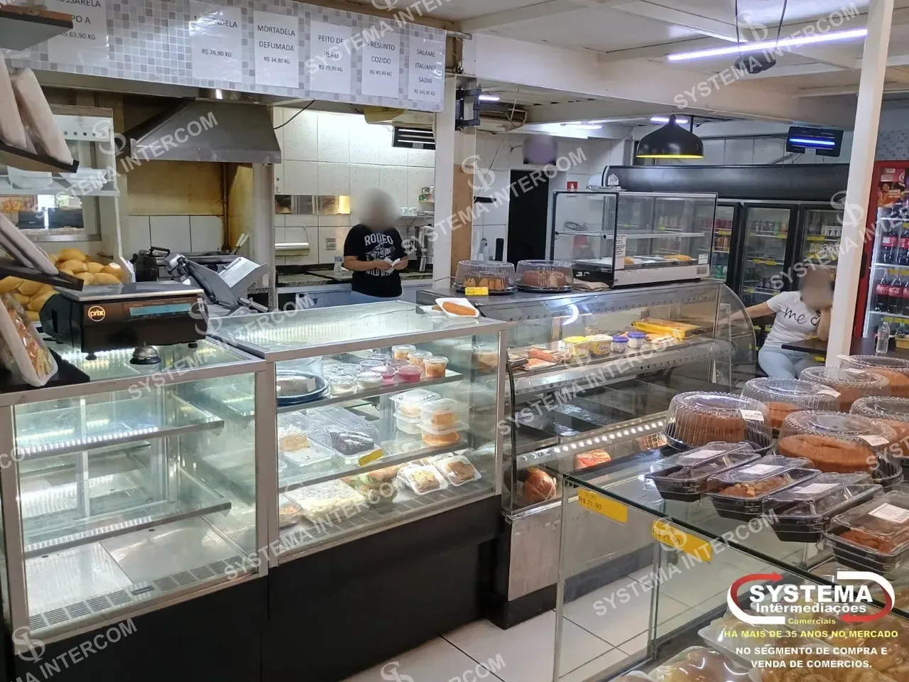 Mercado com padaria e bar na Zona Oeste de SP