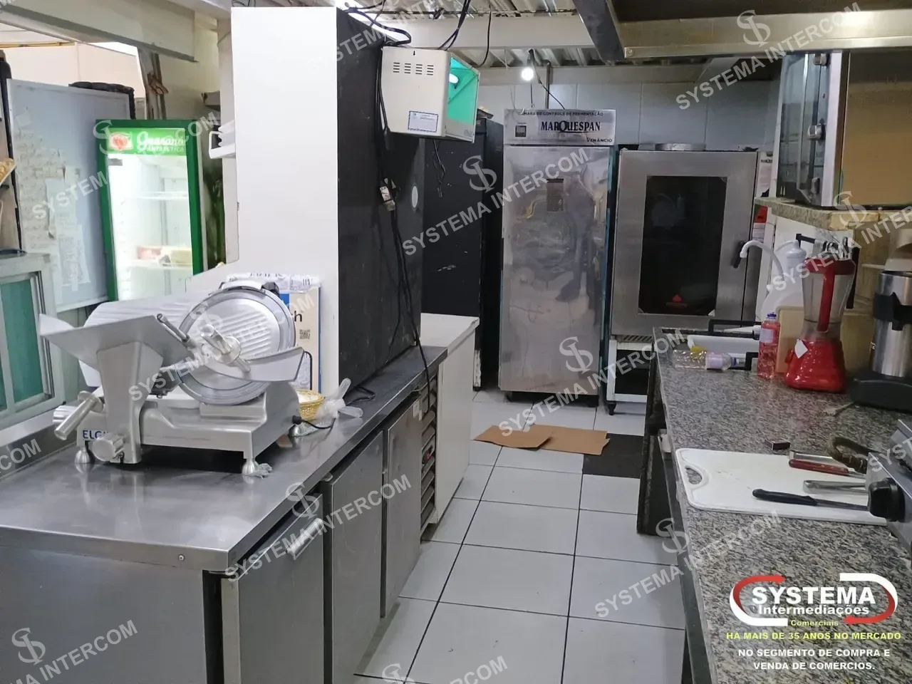 Mercado com padaria e bar na Zona Oeste de SP