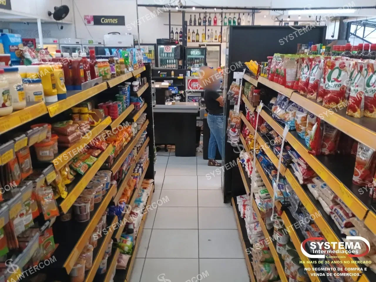 Mercado com padaria e bar na Zona Oeste de SP
