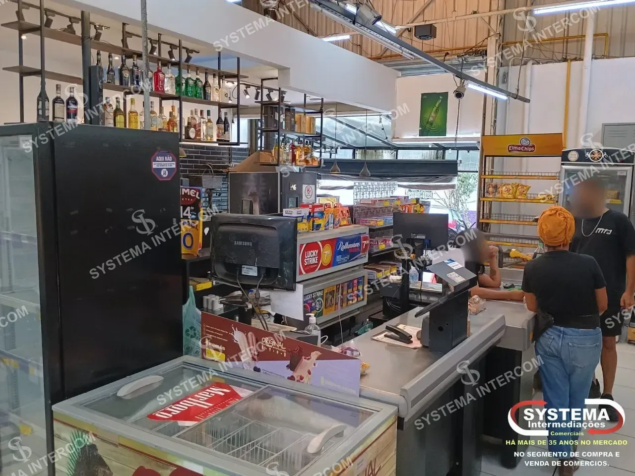 Mercado com padaria e bar na Zona Oeste de SP
