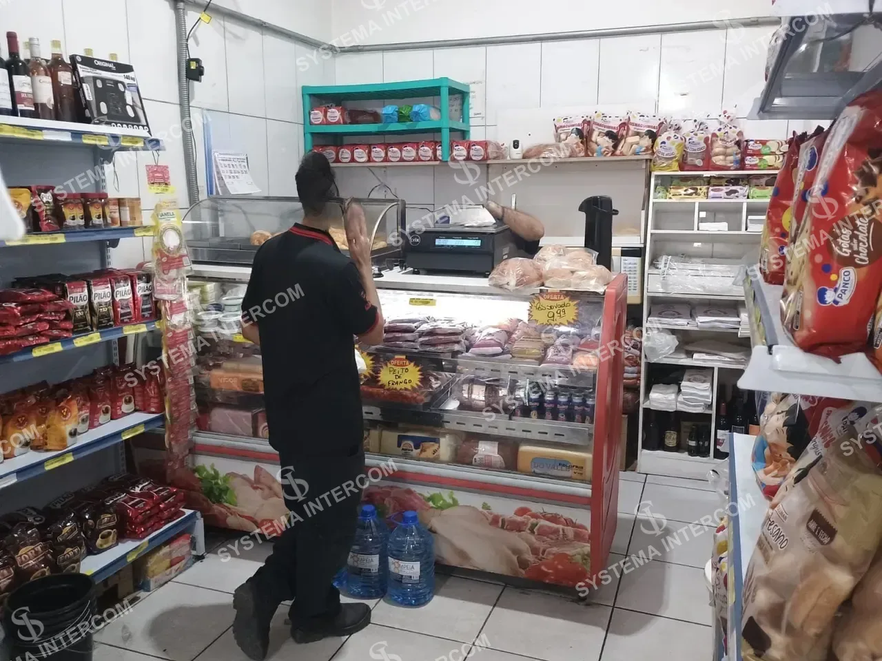 Mercado sem açougue na região da Zona Leste