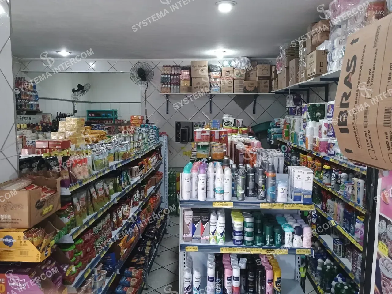 Mercado sem açougue na região da Zona Leste