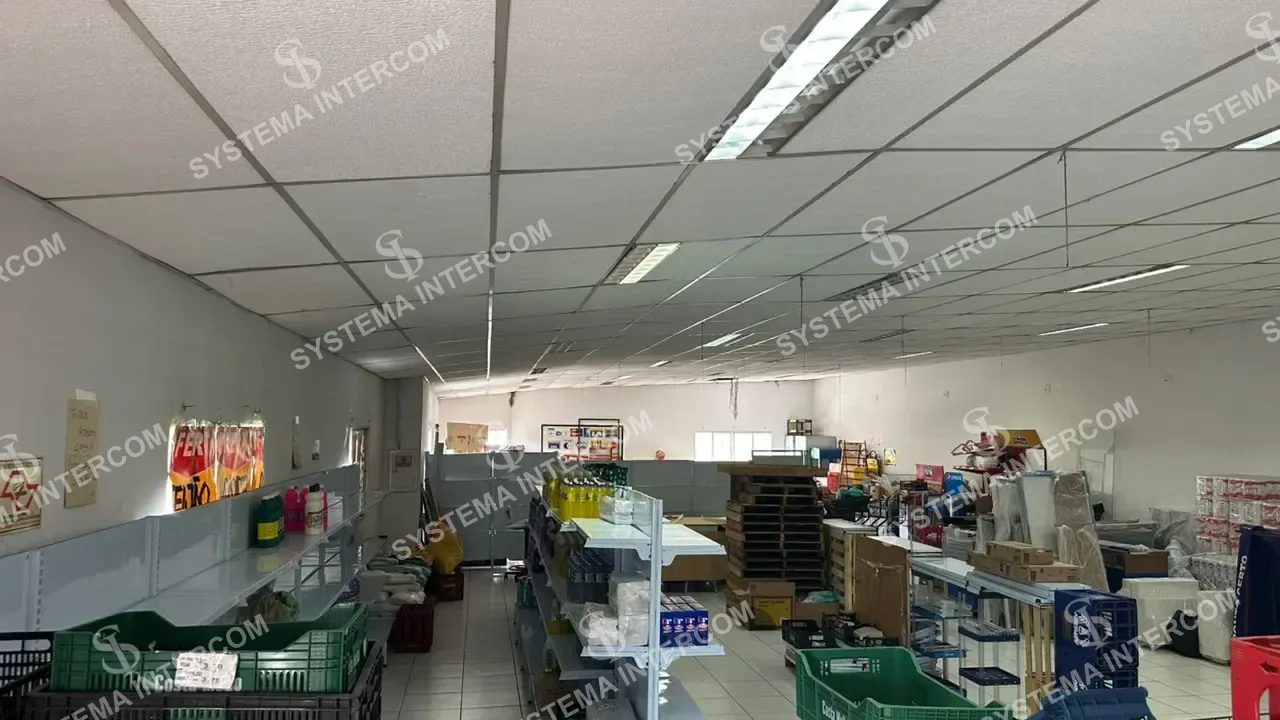 Mercado c/ açougue de esquina na região de Guarulhos
